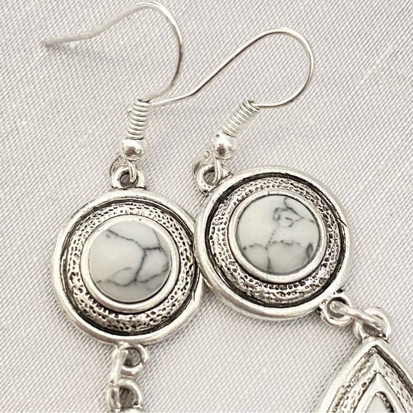 Dangle Drop Earrings Southwest Inspired Marbled White Gray Cabochon Stones - Picture 6 of 9